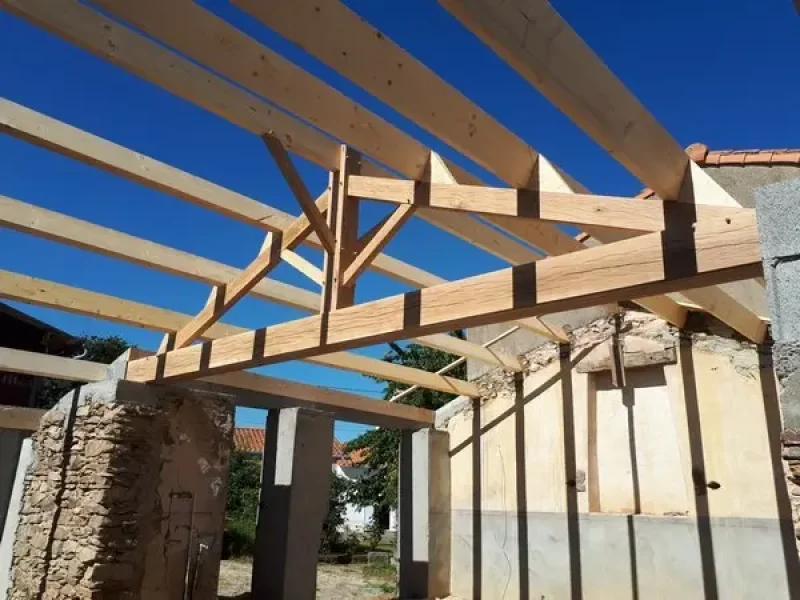 Réalisation de charpente par Tesson Laurent, menuisier charpentier à Saint Julien des Landes