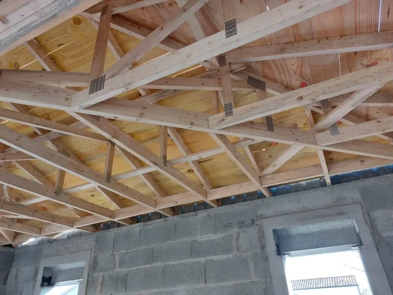 Réalisation de charpente par Tesson Laurent, menuisier charpentier à Saint Julien des Landes