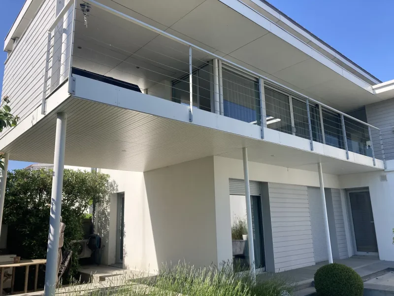 Réalisation d'aménagement extérieur par Tesson Laurent, menuisier charpentier à Saint Julien des Landes