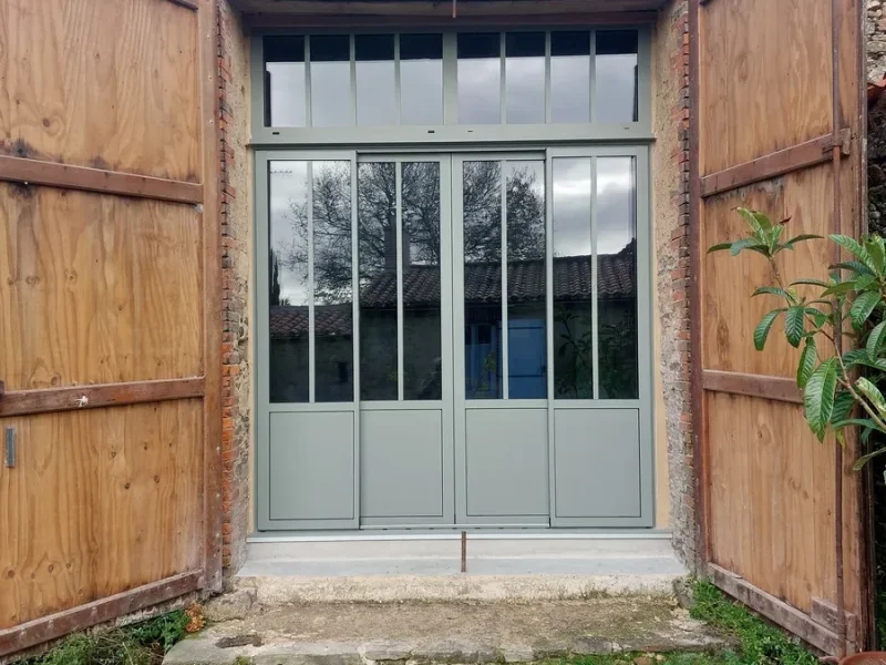 Réalisation d'ouvertures bois par Tesson Laurent, menuisier charpentier à Saint Julien des Landes